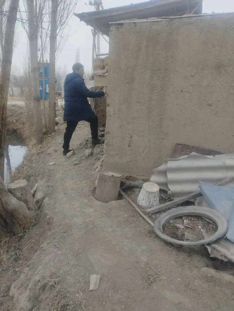 Самаркандек айыл өкмөтүнүн Самаркандек айылындагы жашоочуларына мыйзамсыз жер ээлөөгө каршы түшүндүрүү иштери жүргүзүлүп, эскертүүлөр берилди.